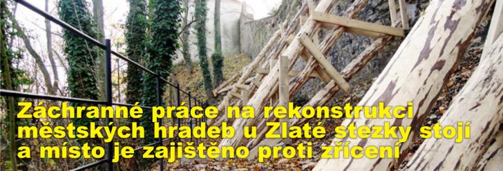 Záchranné práce na rekonstrukci městských hradeb u Zlaté stezky stojí a místo je zajištěno proti zřícení