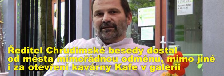 Ředitel Chrudimské besedy dostal od města mimořádnou odměnu, mimo jiné i za otevření kavárny Kafe v galerii