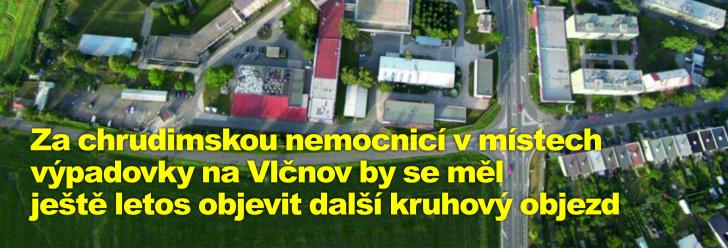 Za chrudimskou nemocnicí v místech výpadovky na Vlčnov by se měl ještě letos objevit další kruhový objezd