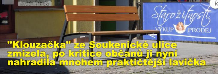 "Klouzačka" ze Soukenické ulice zmizela, po kritice občanů ji nyní nahradila mnohem praktičtější lavička