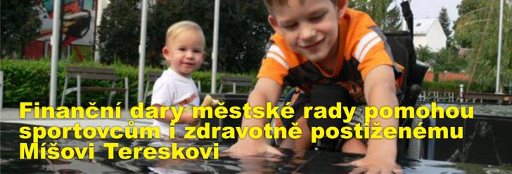 Finanční dary městské rady pomohou sportovcům i zdravotně postiženému Míšovi Tereskovi