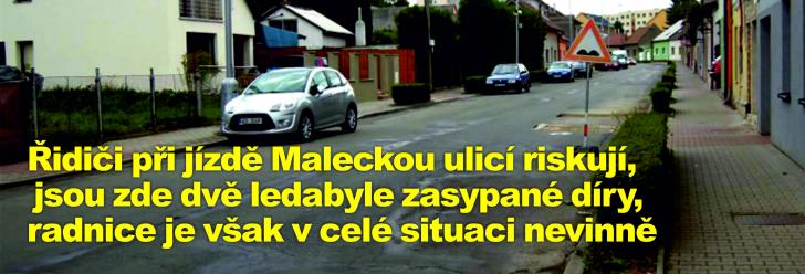 Řidiči při jízdě Maleckou ulicí riskují, jsou zde dvě ledabyle zasypané díry, radnice je však v celé situaci nevinně