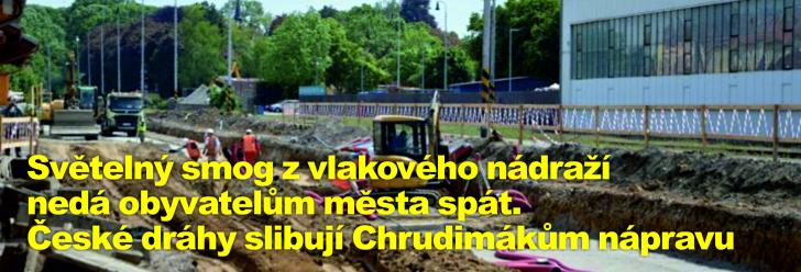 Světelný smog z vlakového nádraží nedá obyvatelům města spát. České dráhy slibují Chrudimákům nápravu