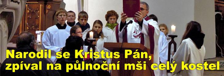 Tématem půlnoční mše v podání arciděkana Heblta bylo světlo obsažené v lásce a dobrých mezilidských vztazích