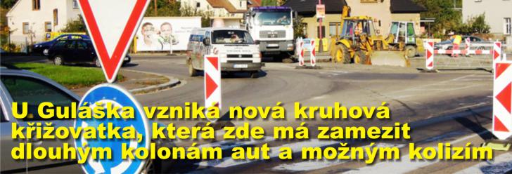 U Guláška vzniká nová kruhová křižovatka, která zde má zamezit dlouhým kolonám aut a možným kolizím