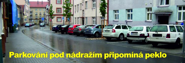 Parkování pod nádražím připomíná peklo