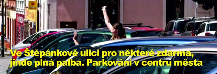 Ve Štěpánkově ulici pro některé zdarma, jinde plná palba. Parkování v centru města