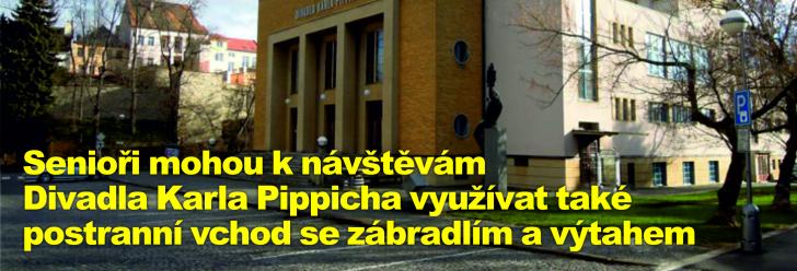Senioři mohou k návštěvám Divadla Karla Pippicha využívat také postranní vchod se zábradlím a výtahem