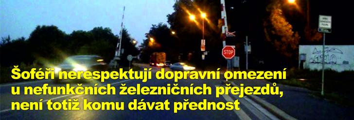 Šoféři nerespektují dopravní omezení u nefunkčních železničních přejezdů, není totiž komu dávat přednost
