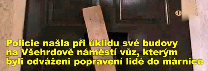 Policie našla při úklidu své budovy na Všehrdově náměstí vůz, kterým byli odváženi popravení lidé do márnice