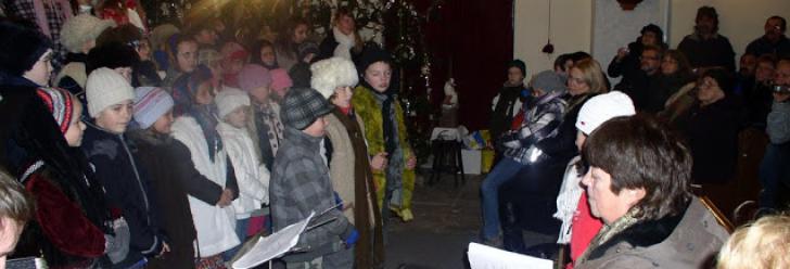 Vánoční zpívání dětí ze školy ve Vejvanovicích