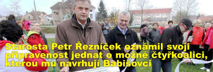 Starosta Petr Řezníček oznámil svoji připravenost jednat o možné čtyřkoalici, kterou mu navrhují Babišovci