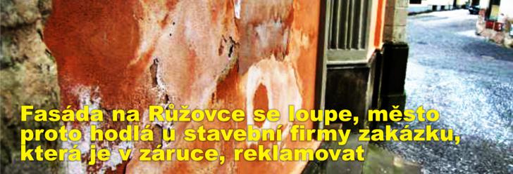 Fasáda na Růžovce se loupe, město proto hodlá u stavební firmy zakázku, která je v záruce, reklamovat