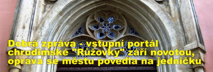 Dobrá zpráva - vstupní portál chrudimské "Růžovky" září novotou, oprava se městu povedla na jedničku