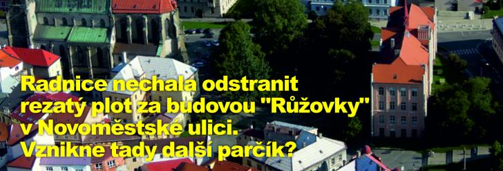 Radnice nechala odstranit rezatý plot za budovou "Růžovky" v Novoměstské ulici. Vznikne tady další parčík?