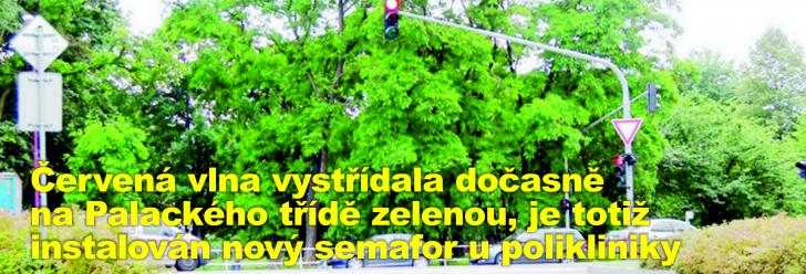 Červená vlna vystřídala dočasně na Palackého třídě zelenou, je tu totiž instalován nový semafor u polikliniky 