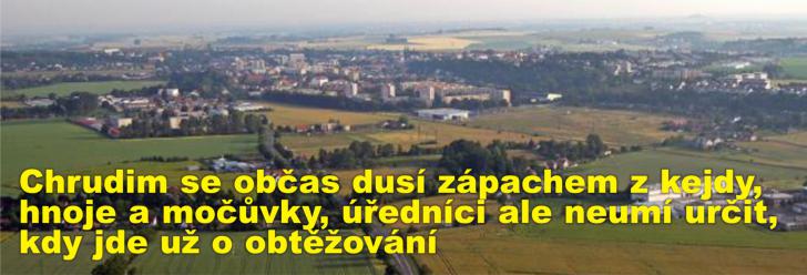 Chrudim se občas dusí zápachem z kejdy, hnoje a močůvky, úředníci ale neumí určit, kdy jde už o obtěžování