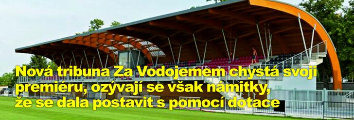 Nová tribuna Za Vodojemem chystá svoji premiéru, ozývají se však námitky, že se dala postavit s pomocí dotace