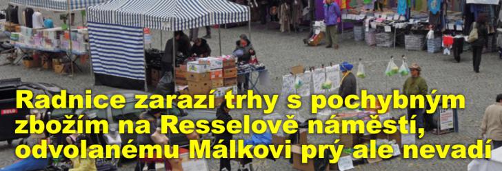 Radnice zarazí trhy s pochybným zbožím na Resselově náměstí, odvolanému Málkovi prý ale nevadí