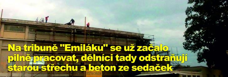 Na tribuně "Emiláku" se už začalo pilně pracovat, dělníci tady odstraňují starou střechu a beton ze sedaček