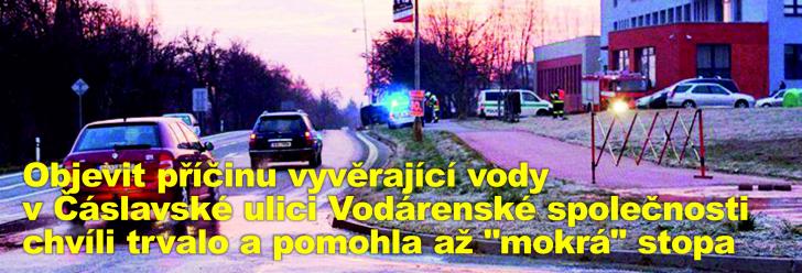 Objevit příčinu vyvěrající vody v Čáslavské ulici Vodárenské společnosti chvíli trvalo a pomohla až "mokrá" stopa