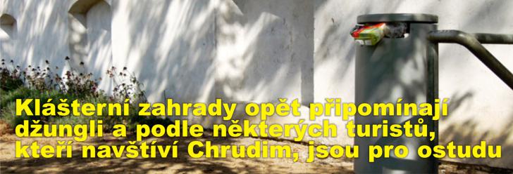 Klášterní zahrady opět připomínají džungli a podle některých turistů, kteří navštíví Chrudim, jsou prý pro ostudu
