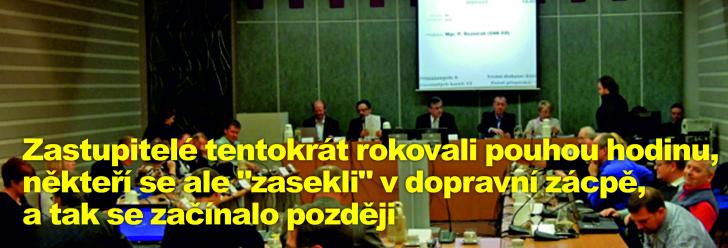 Zastupitelé tentokrát rokovali pouhou hodinu, někteří se ale "zasekli" v dopravní zácpě, a tak se začínalo později