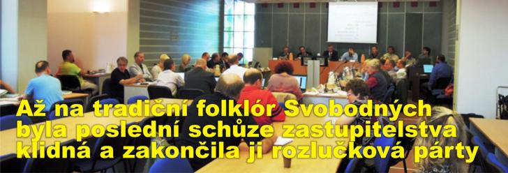 Až na tradiční folklór Svobodných byla poslední schůze zastupitelstva klidná a zakončila ji rozlučková párty