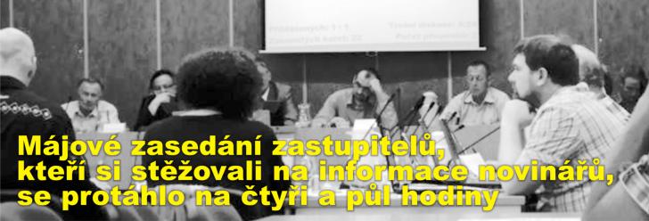Májové zasedání zastupitelů, kteří si stěžovali na informace novinářů, se protáhlo na čtyři a půl hodiny