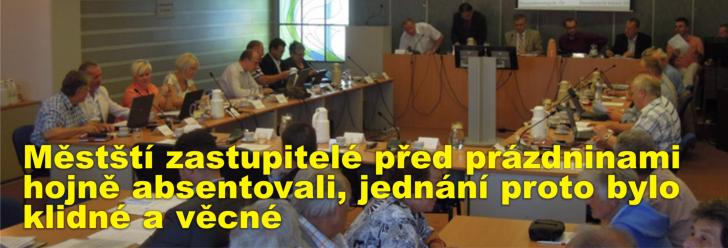 Městští zastupitelé před prázdninami hojně absentovali, jednání proto bylo klidné a věcné