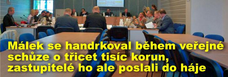 Málek se handrkoval během veřejné schůze o třicet tisíc korun, zastupitelé ho ale poslali do háje