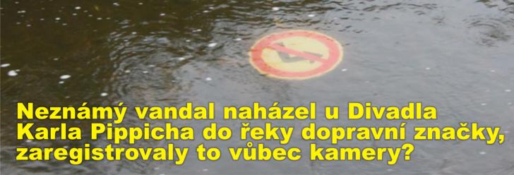 Neznámý vandal naházel u Divadla Karla Pippicha do řeky dopravní značky, zaregistrovaly to vůbec kamery?