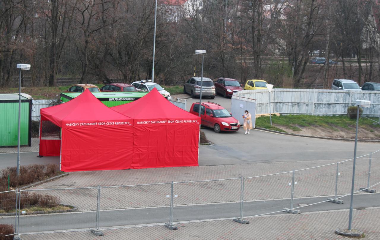Nemocnice Pardubického kraje konečně nabízejí testování na covid pro samoplátce