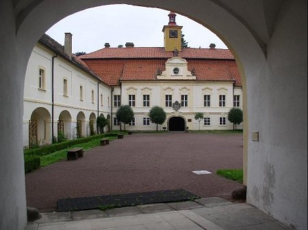 Slavnost jablek a medu na zámku v Chrasti