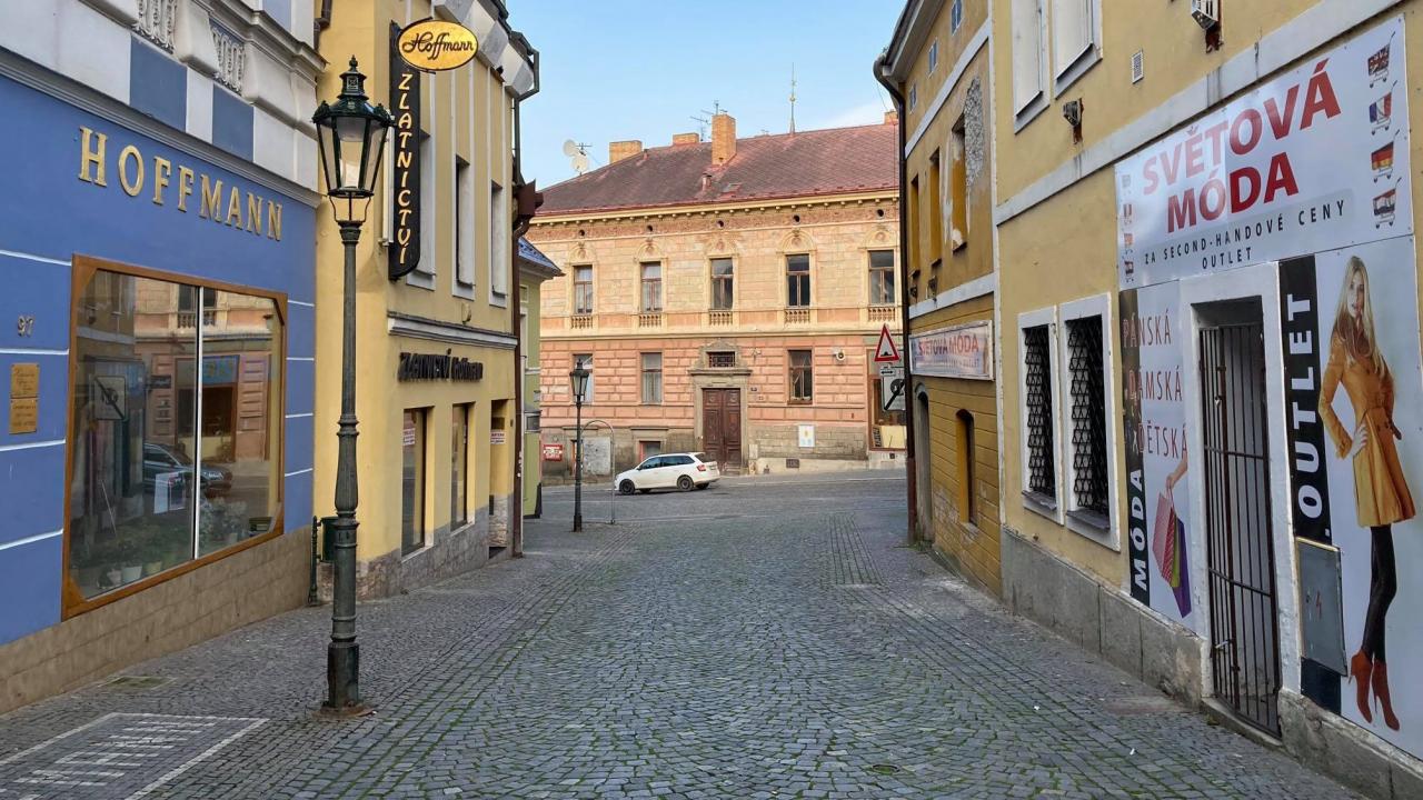 Hrozí Chrudimi další morová rána? Cedule už varují