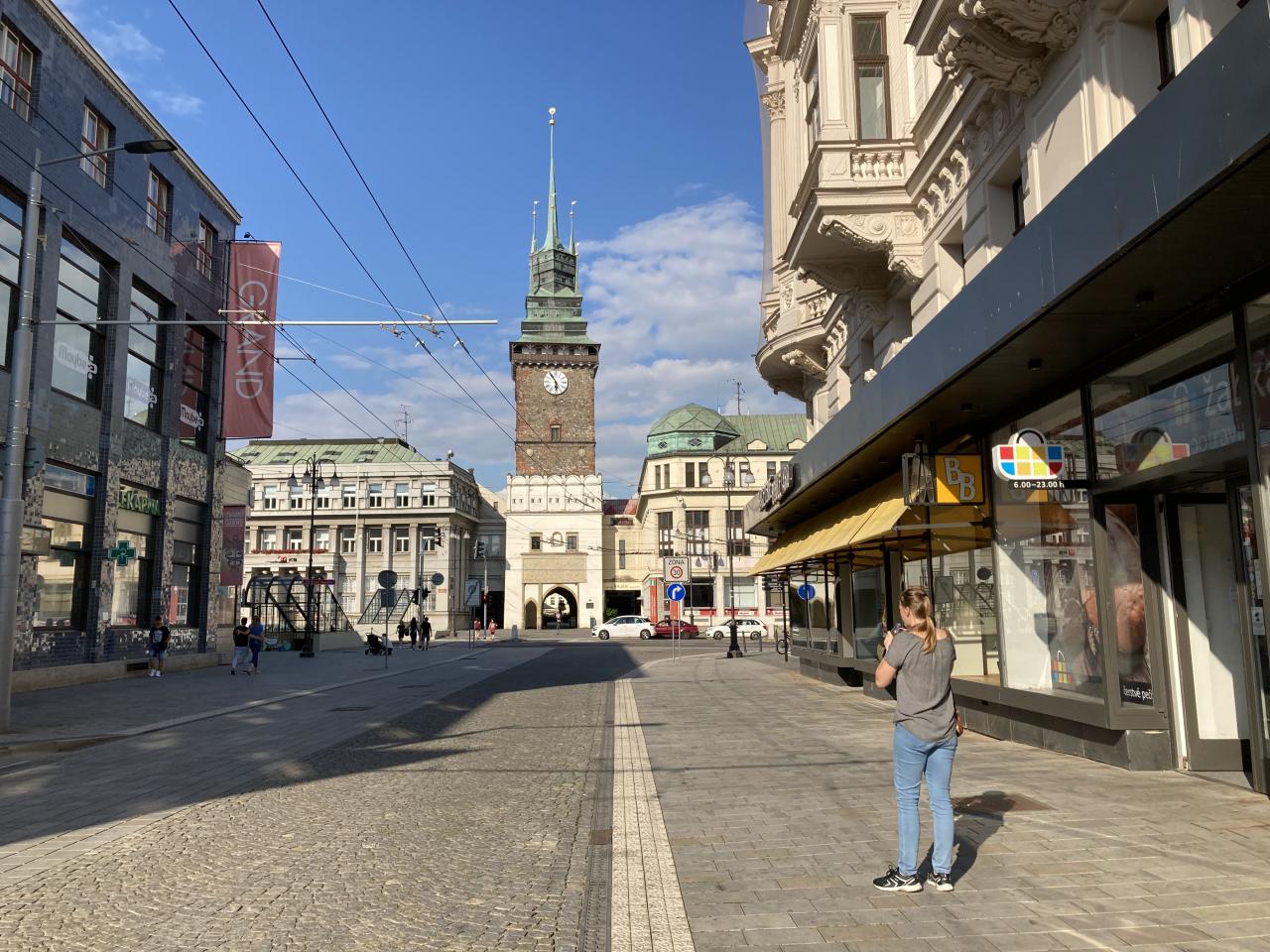 Co udělal hoch, když nestihl noční autobus?