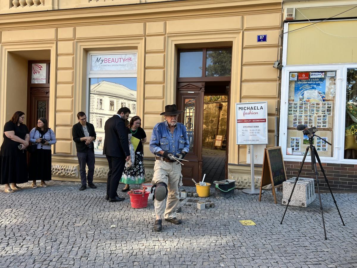  Kameny zmizelých letos položí autor projektu osobně