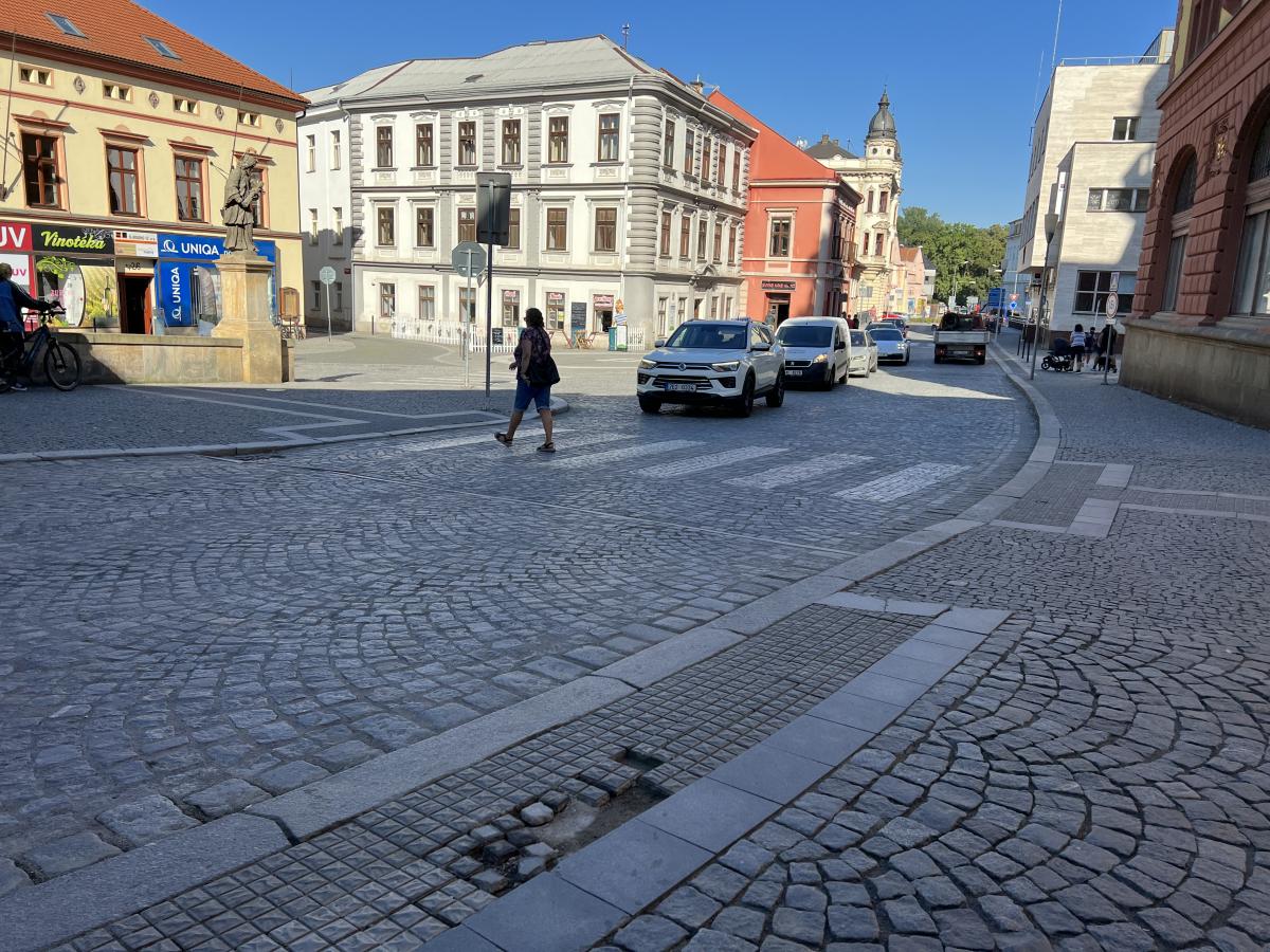 Opravit dlažbu u muzea trvalo více než rok