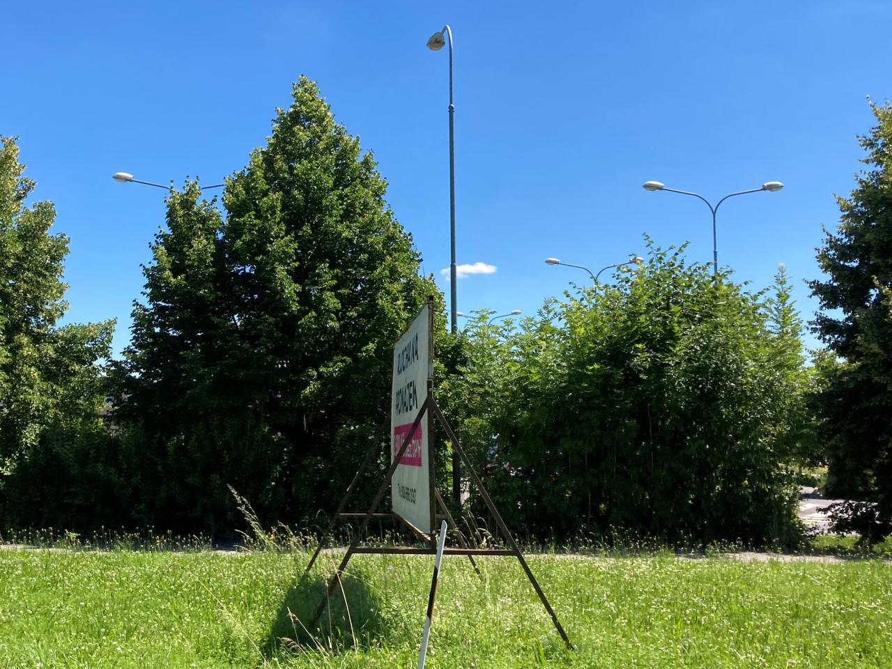 Odnese nelegální billboardy až čert, nebo je dříve sundají silničáři? Víme, co na to občané