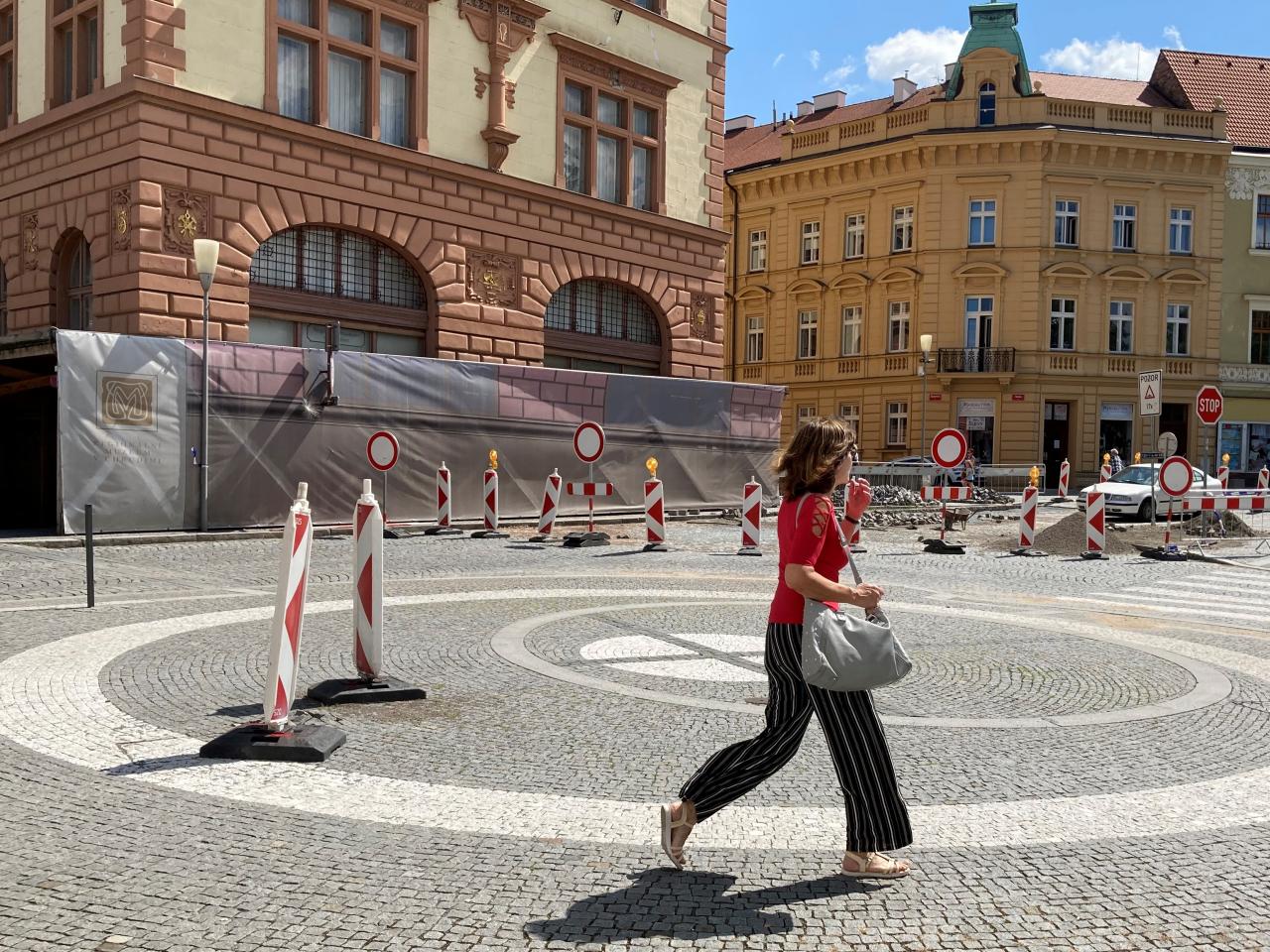 Starosta dává na odstranění bednění měsíc. Kraj by ho tam chtěl až do konce roku 2022