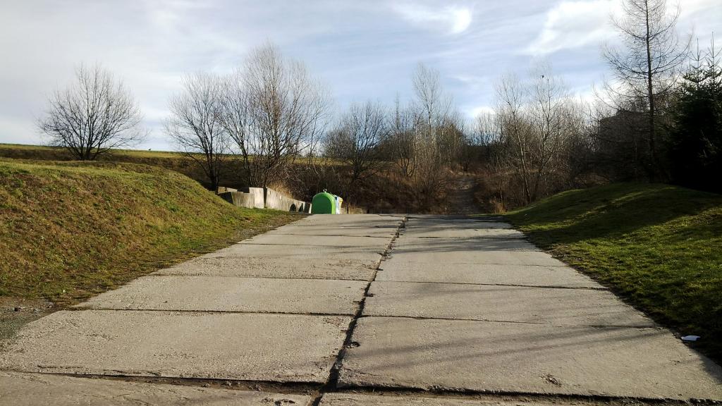 Nezkoalaudovaná silnice Na Větrníku nikomu vrásky nedělá