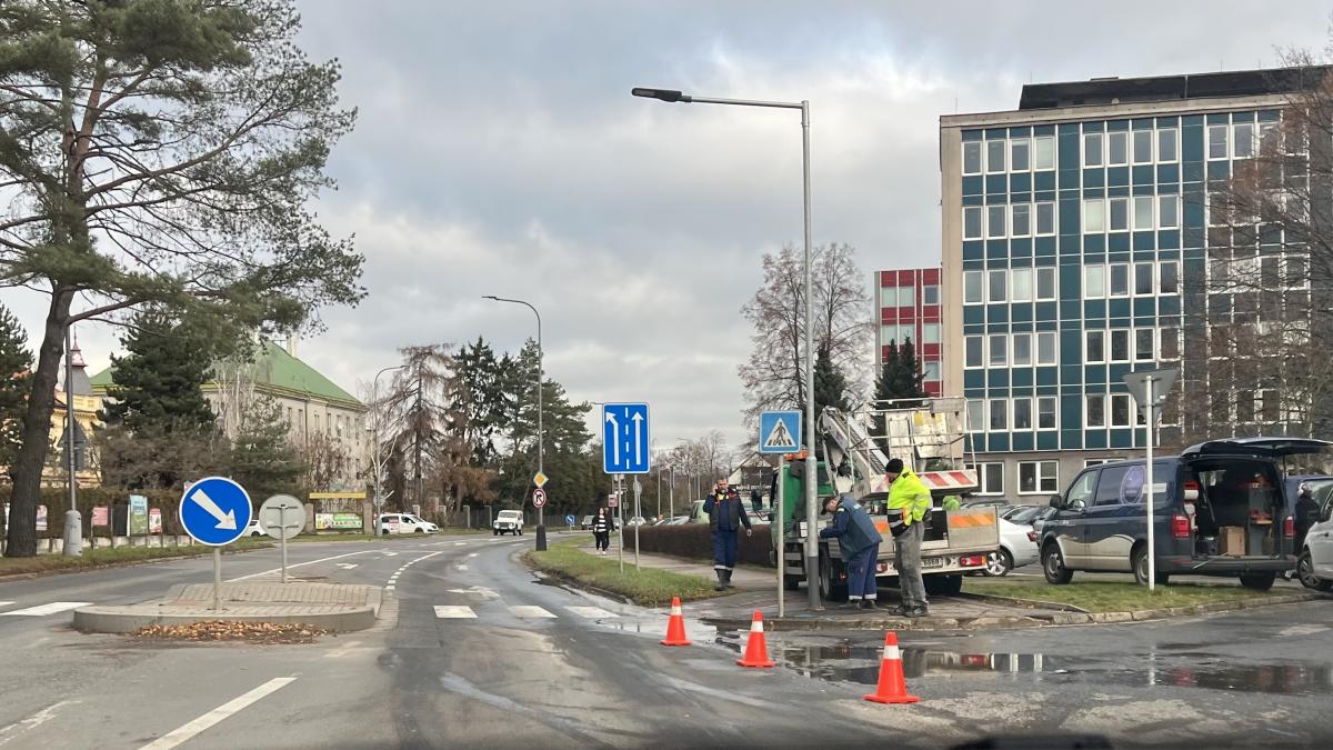 Část města zůstala bez vody kvůli havárii v Poděbradově ulici