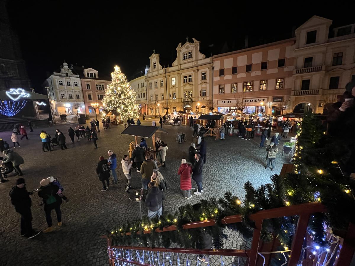 Chrudimské adventní trhy mají letos pravou vánoční atmosféru
