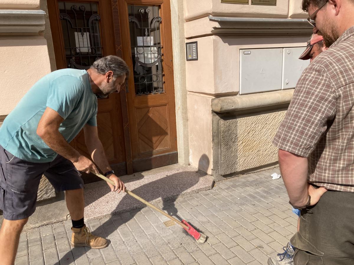 Letošní pokládku Stolpersteinů neboli Kamenů zmizelých provázejí komplikace