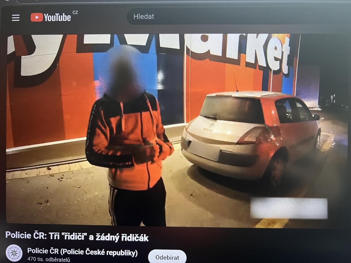 Tři řidiči, dvě auta a žádný řidičák