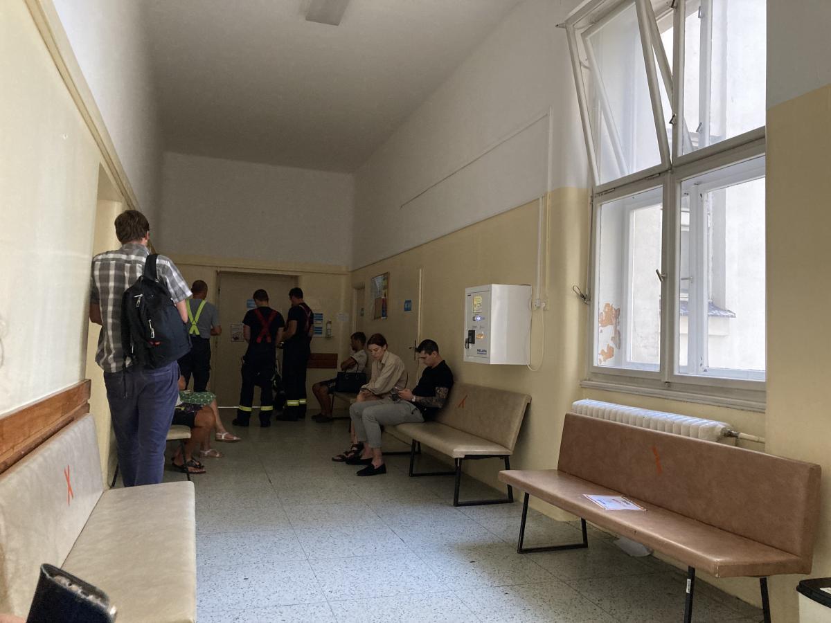 Mzdy se zvedly, ale krajské zdravotnictví je i tak v nejistotě