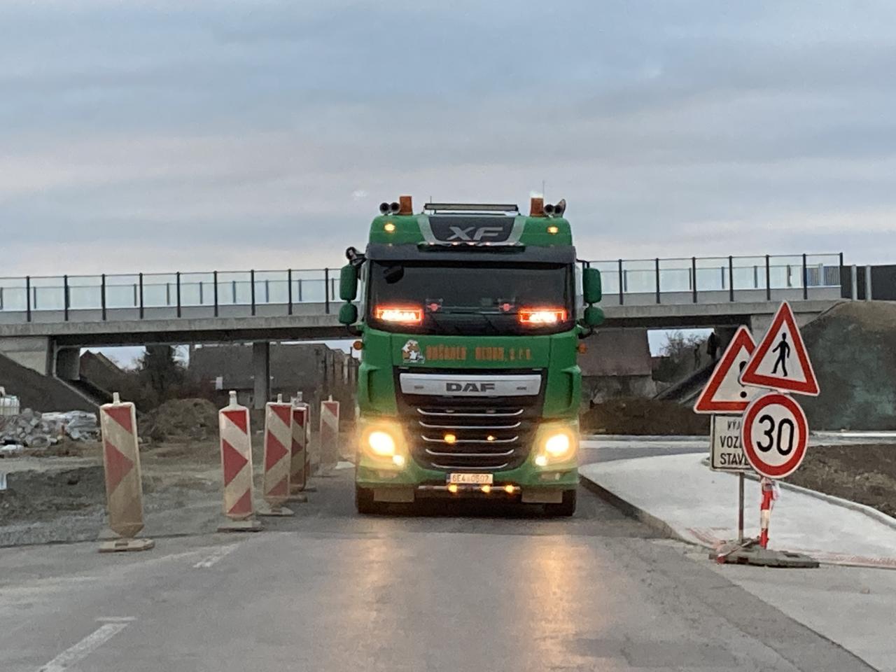 Neznámý vandal se snažil zbrzdit stavbu obchvatu marně