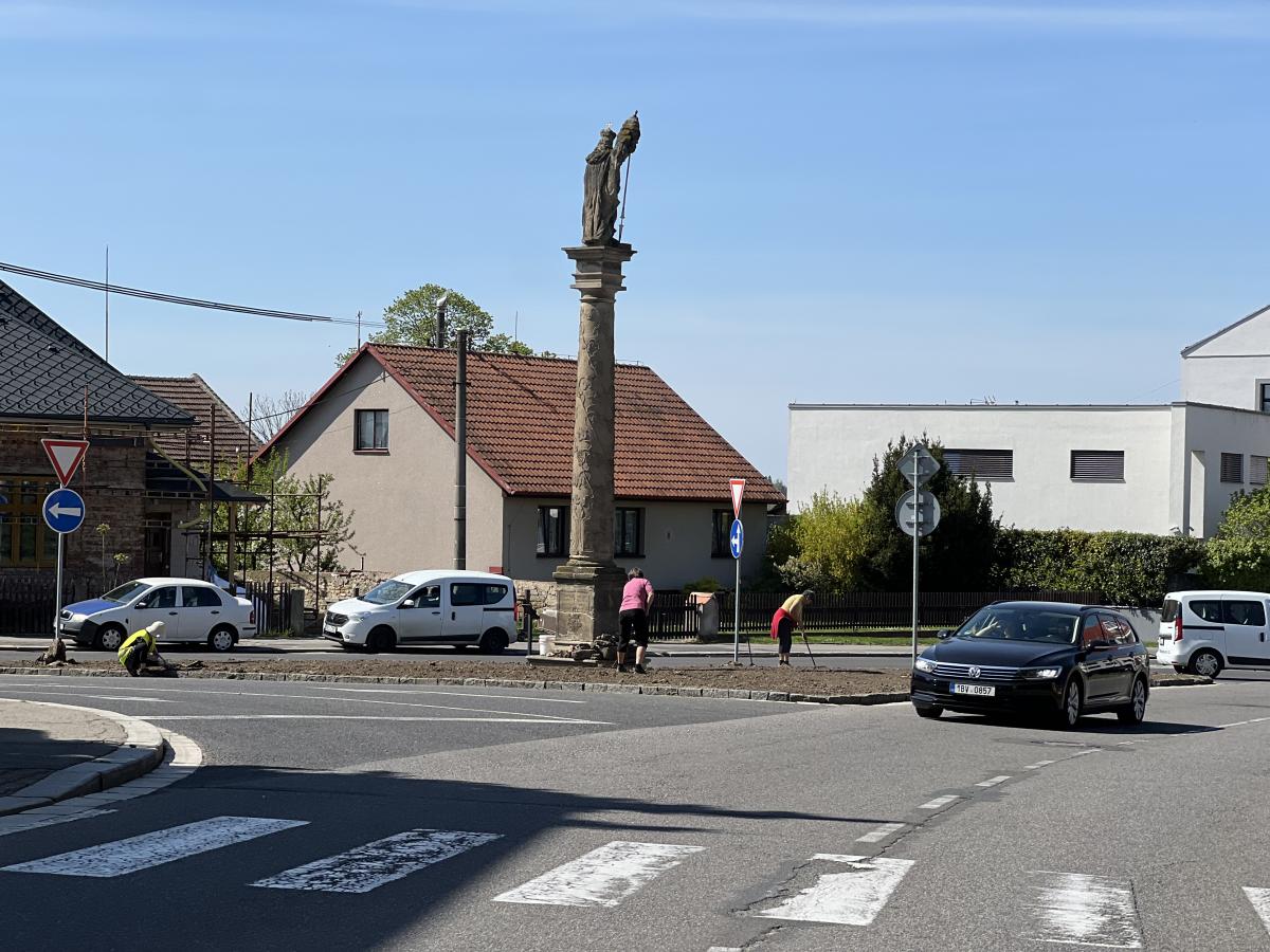 Křižovatka u viničního sloupu prošla úpravou
