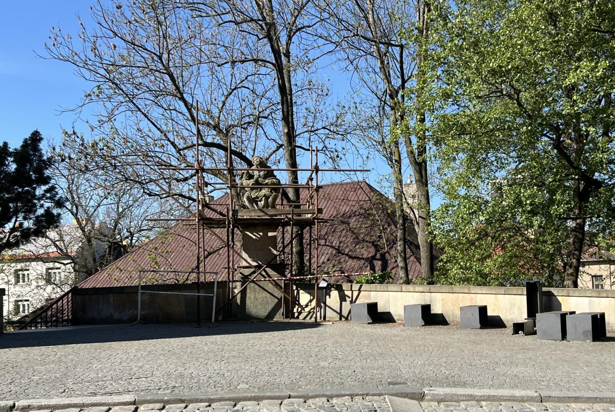 Opravy se ujme zkušený restaurátor