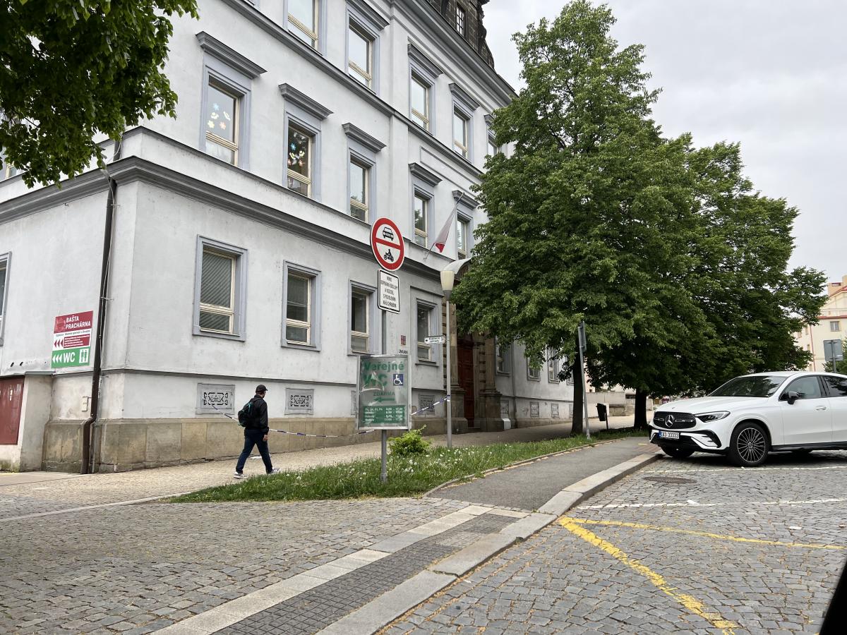 Místo okapu opraví rovnou celou střechu
